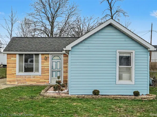 23674 Cora St, Brownstown, MI 48183