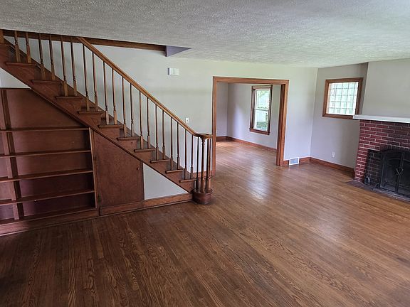 4th image of 2205 Peaslee Rd