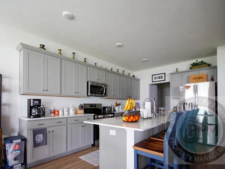 12219 S 111th Ave — Photo 3