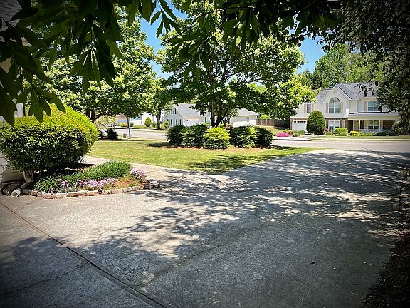 5th image of 599 1st St
