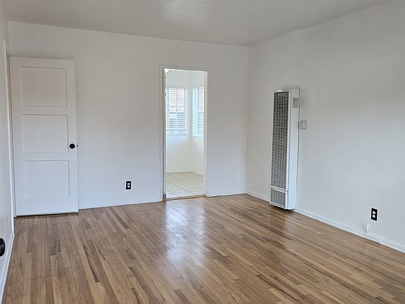 5th image of 3552 Locke Ave