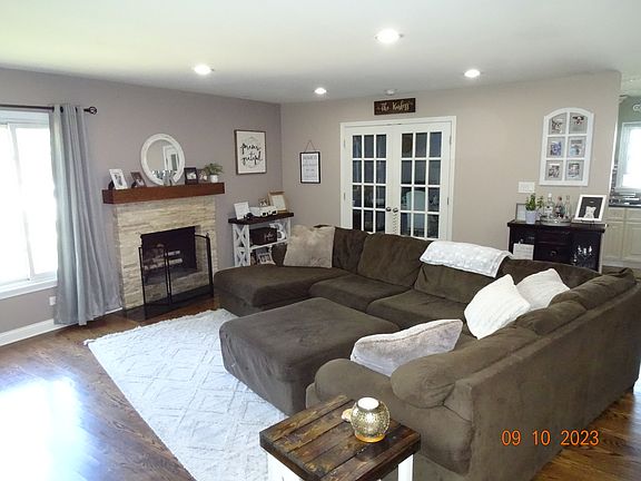 4th image of 1001 Woodland Dr