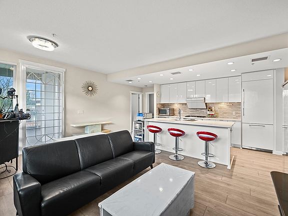 5th image of 9213 Odlin Rd #102