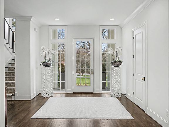 5th image of 2402 Valley Brook Rd