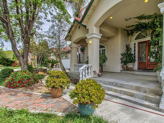 5th image of 845 Foxhill Cir