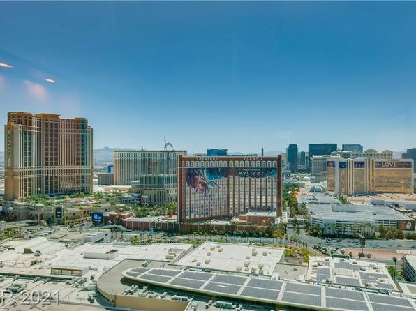 2000 N Fashion Show Dr