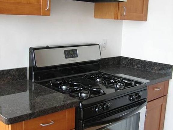 3rd image of 510 26th Ave #408