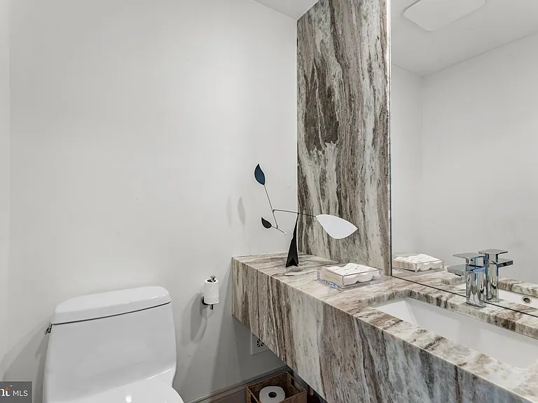 2820 Ellicott St NW — Photo 15