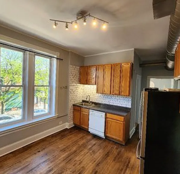 1056 N Rockwell St #2 — Photo 5