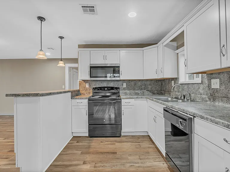 26 S Urbana Ave — Photo 11