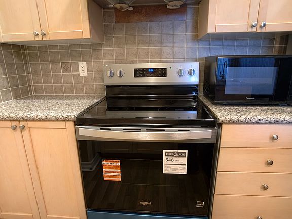 4th image of 33 Cox Blvd #720