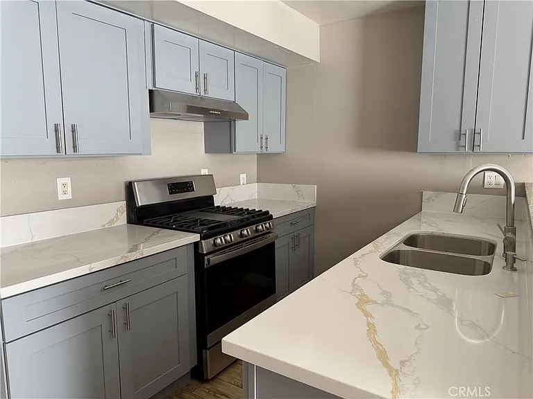 619 S Cypress St #B — Photo 9