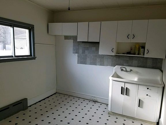 2nd image of 1003 E Centre St