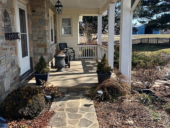 2nd image of 110 Lees Mill Rd