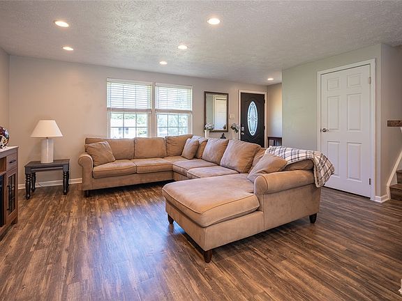 4th image of 191 Pinehurst Dr