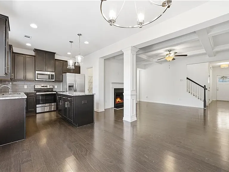 2730 Kemp Ct — Photo 8