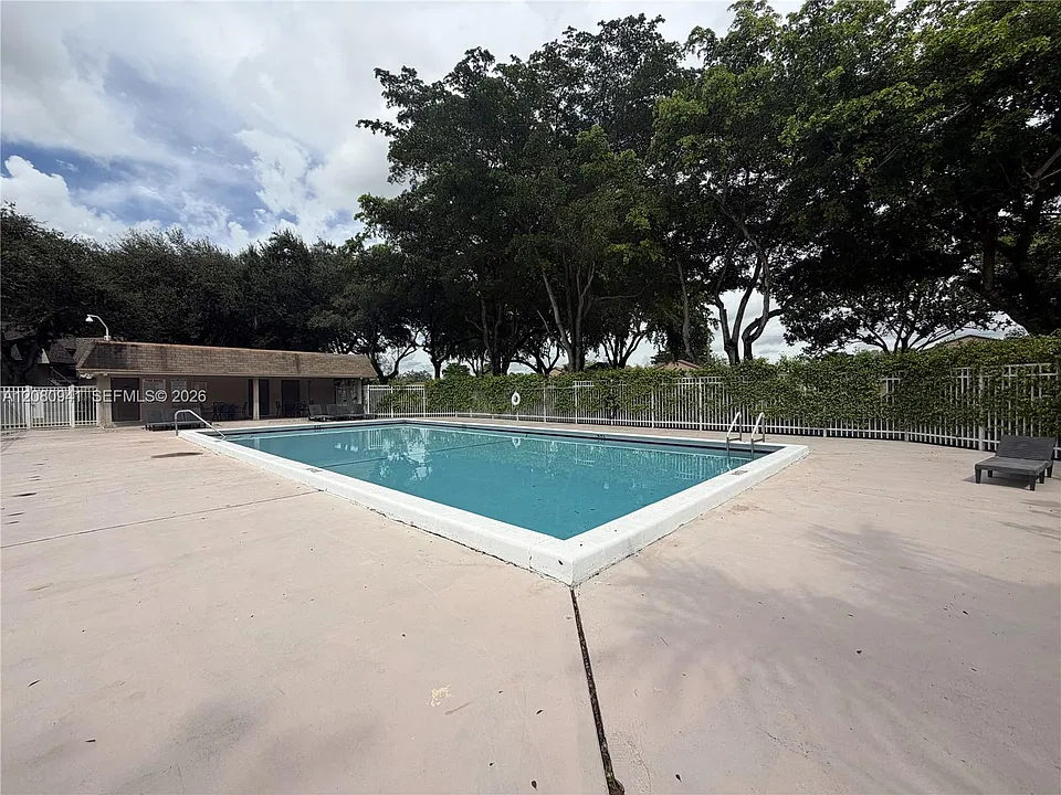 3686 NW 95th Ter #4M