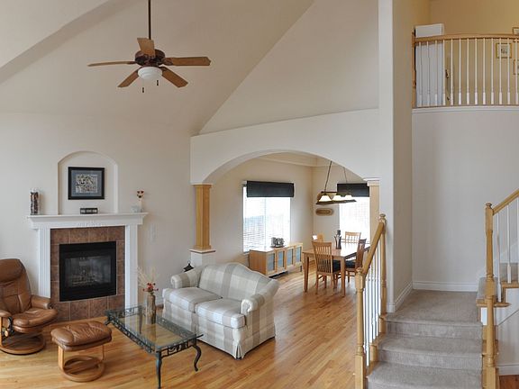 entry way to front room