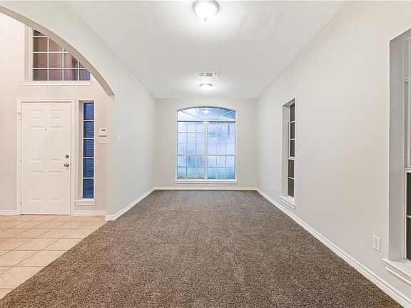4th image of 5116 Roundtree Ct