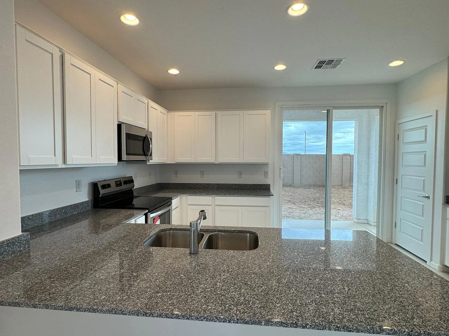 3 bed, 1397 sqft, $1,695 — Photo 4