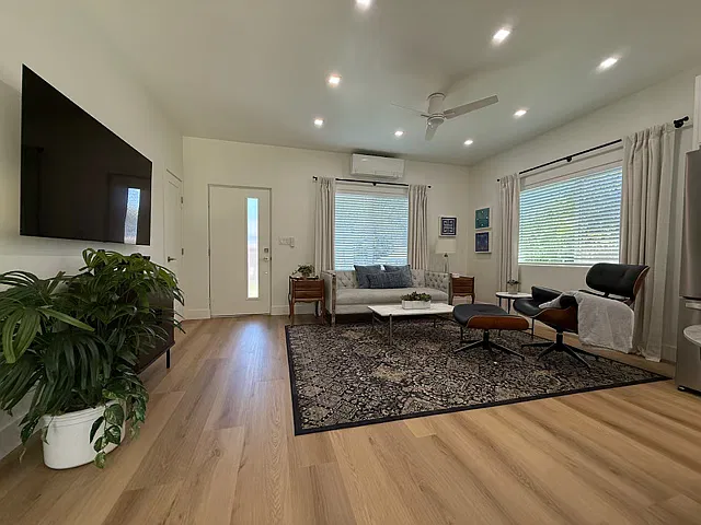 1 bed, 750 sqft, $2,400 — Photo 3