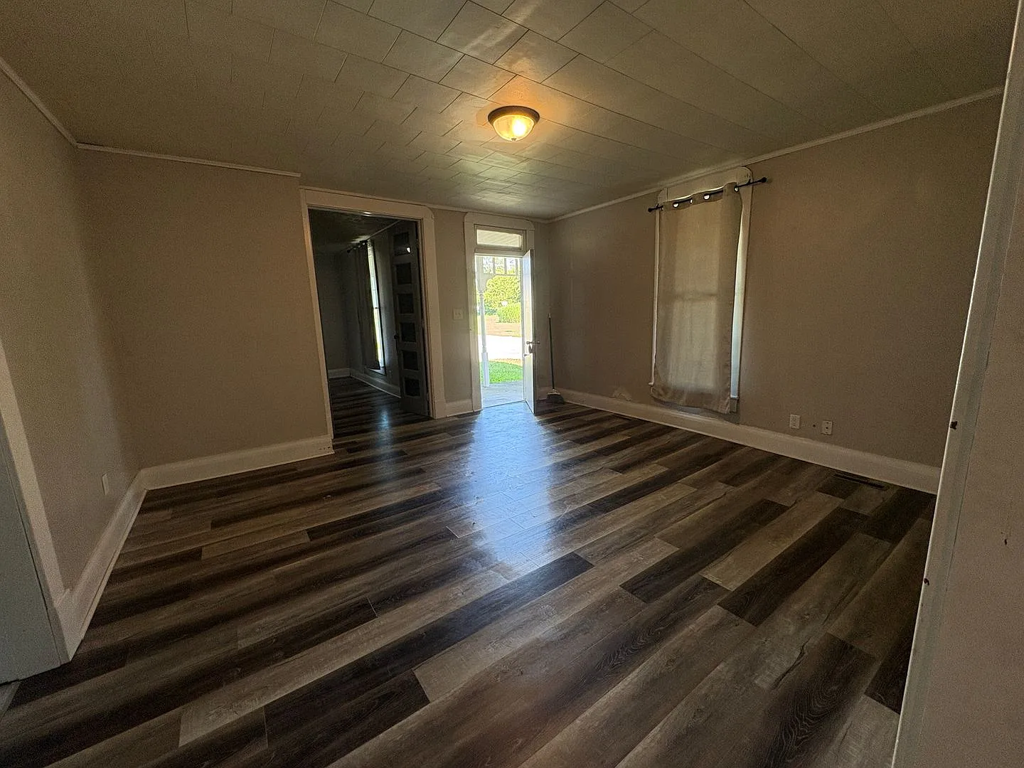 Spacious 3bed / 1 bath — Photo 4