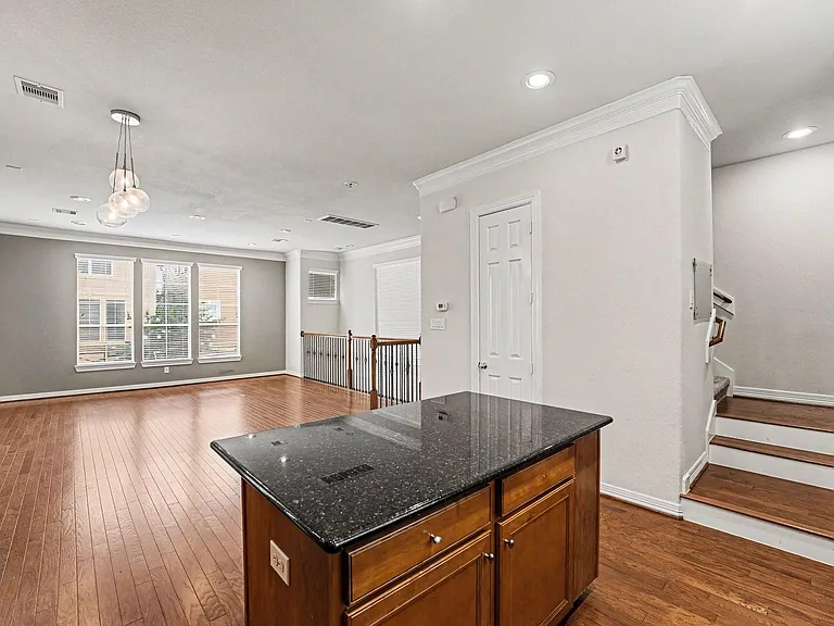 3215 Clearview Cir — Photo 4