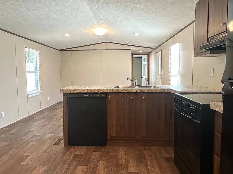 46 Meadowlark Ln — Photo 2