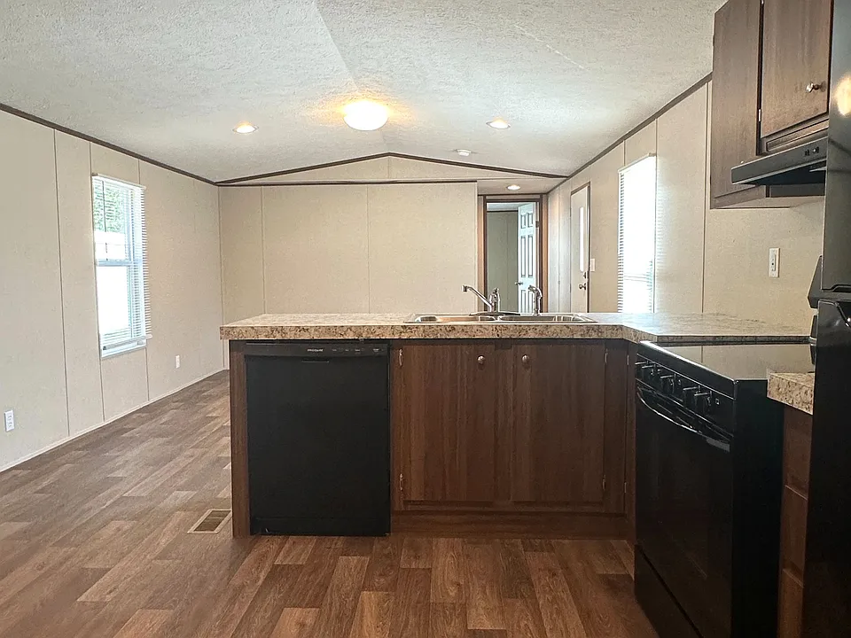 19 Meadowlark Ln