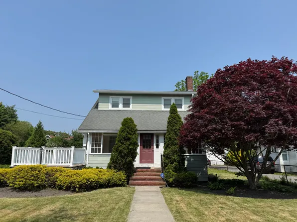 https://photos.zillowstatic.com/fp/18def9e57c511a8522169be60d187f6f-p_e.webp