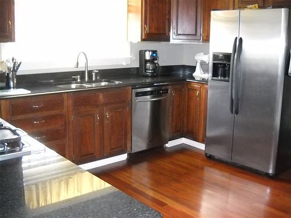 Kitchen bar
						:
						Kitchen bar incorporates a built-in gas range, oven, and view of the sun room