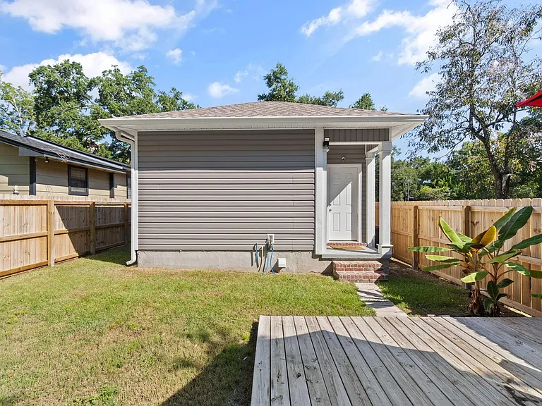 1023 W Blount St — Photo 21