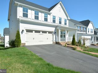 2412 Glouster Pointe Dr, Dumfries, VA 22026