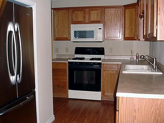 5th image of 15910 Archwood Ln #1017