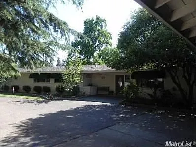 2846 McKee Rd photo 1