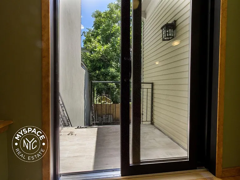 212 Starr St #2L — Photo 9