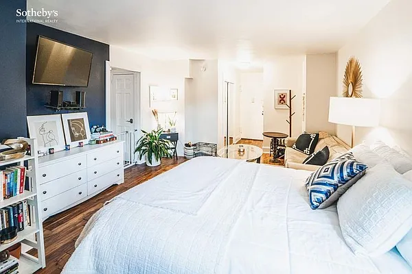 Rented by Sotheby's International Realty | media 14