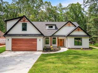 107 Circle Dr, Townville, SC 29689