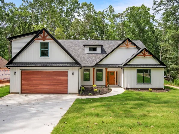 107 Circle Dr, Townville, SC 29689