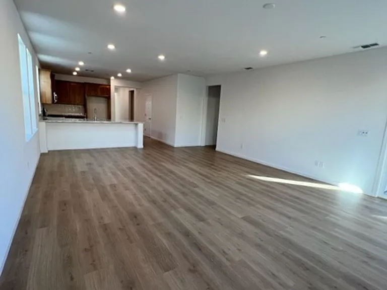 611 Brooklyn Ct — Photo 22