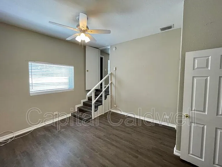 1904 E Emma St — Photo 10