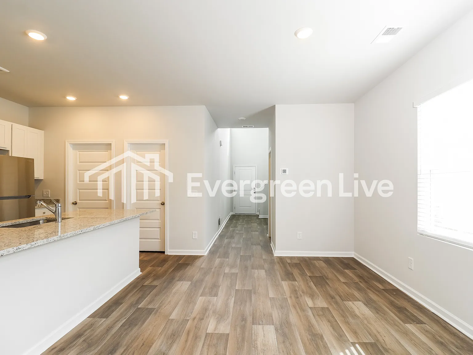 5 bed, 2.5 bath, 2359 sqft, $2,470 — Photo 3