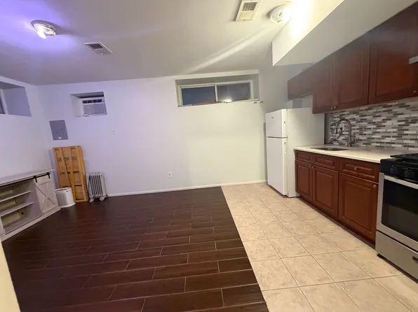 (undisclosed Address), Staten Island, NY 10305