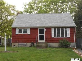 40 Dressel Dr, Mastic, NY 11950