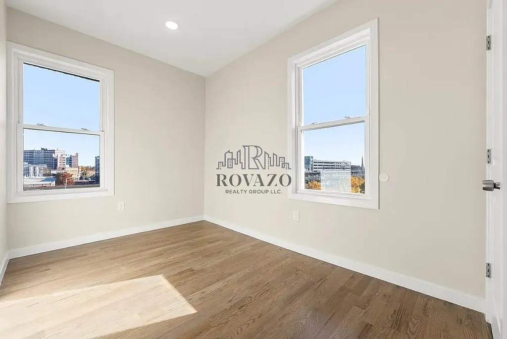 Building Photo - 65 S Harrison St #15A