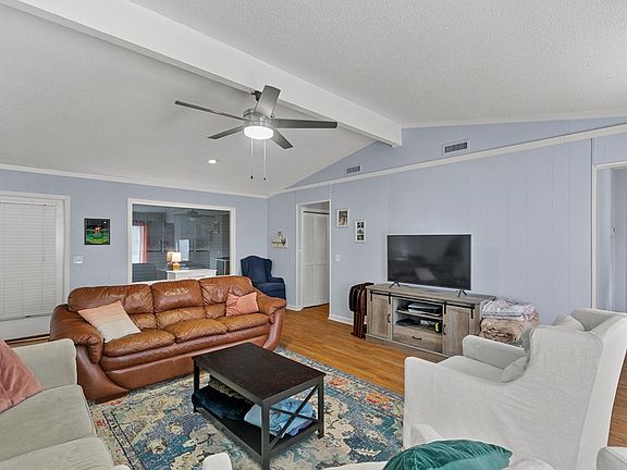 4th image of 2122 Cecily St