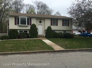 100 Moore St, Warwick, RI 02889