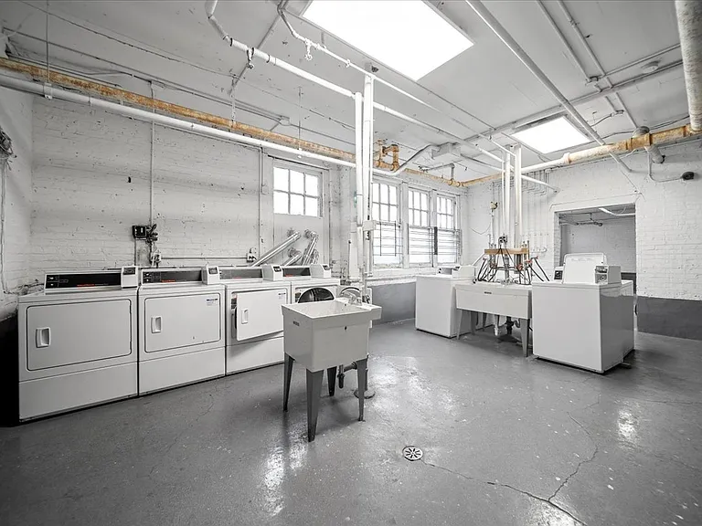 639 W Roscoe St #P2 — Photo 10