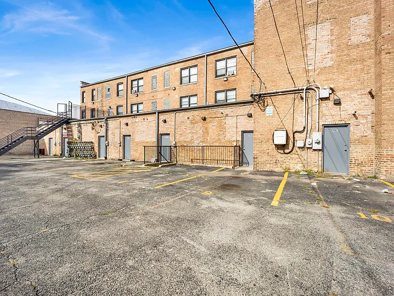 414 W Walnut St #304 — Photo 12