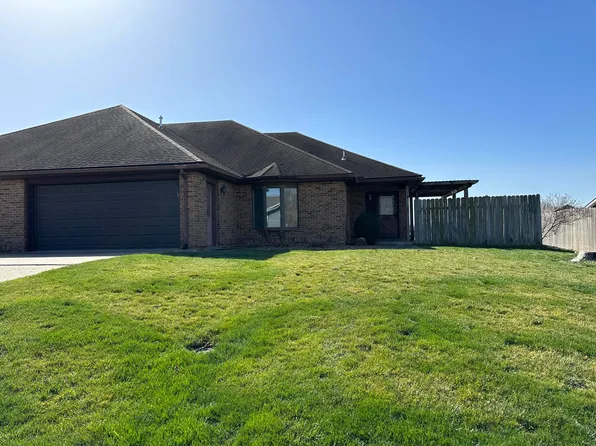 1636 W Kay St, Marshall, MO 65340